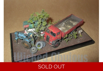 Scrapyard Scene No. 3 - Hand-made Vintage Vehicle Diorama in 1/76 Scale